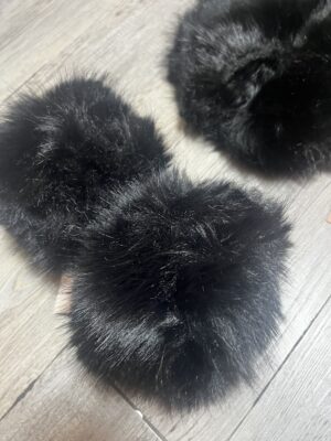 Cuello y puños pelo sintético parece natural