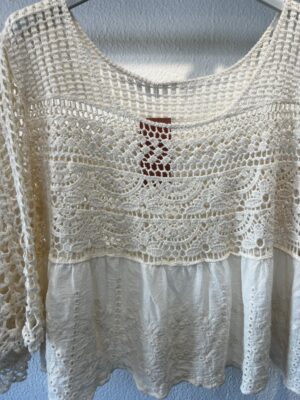 Blusa modelo Cala